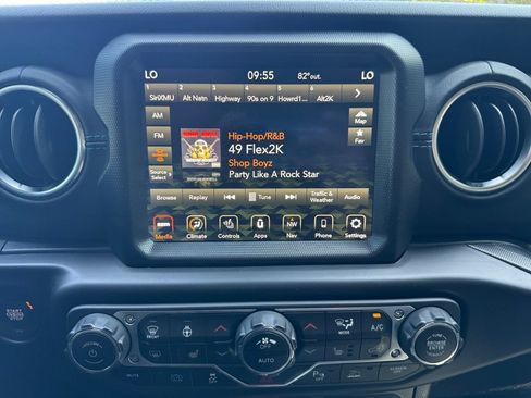 Used 2021 Jeep Wrangler Unlimited Rubicon 4xe w/ Cold Weather Group AWD/4WD image 22