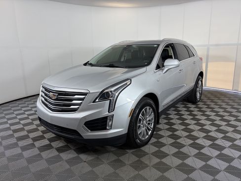 Used 2017 Cadillac XT5 Luxury w/ Driver Awareness Package AWD/4WD image 2
