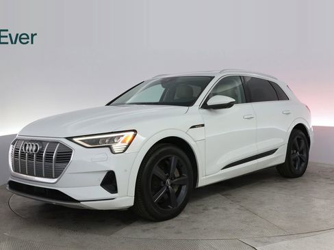 Used 2019 Audi e-tron Premium Plus image 2