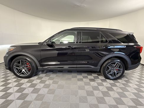 Certified 2025 Ford Explorer ST w/ Sun And Sound Package AWD/4WD image 17