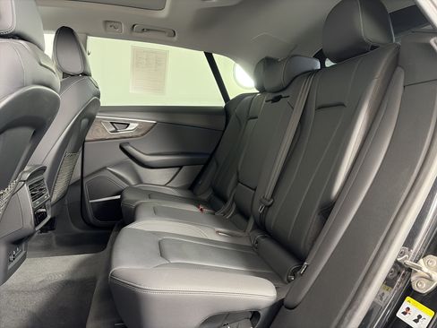 Used 2022 Audi Q8 Premium Plus AWD/4WD image 7