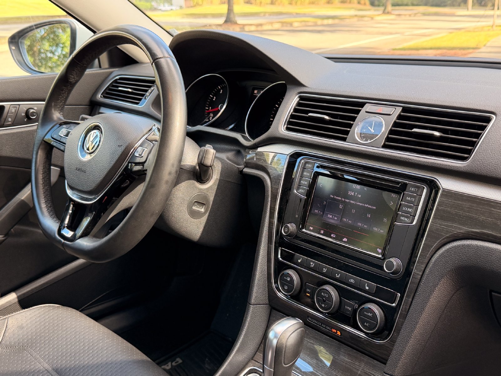 Used 2017 Volkswagen Passat 1.8T SE FWD image 18