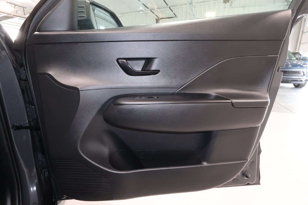 Used 2025 Hyundai Kona SEL FWD image 18