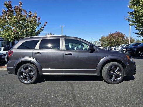 Used 2020 Dodge Journey Crossroad image 3