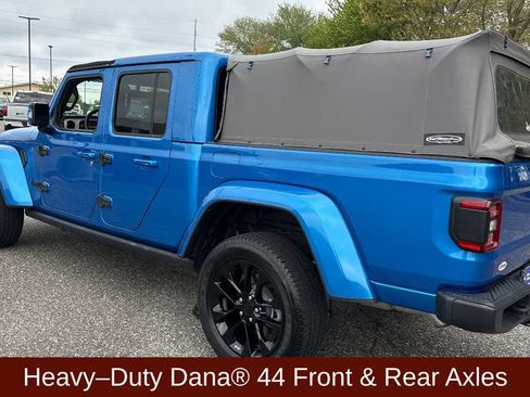 Used 2023 Jeep Gladiator Overland AWD/4WD image 18