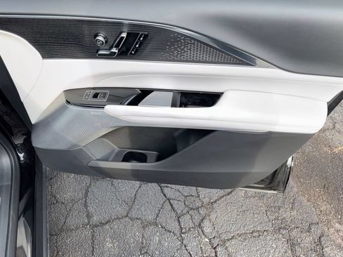 Used 2023 Cadillac Lyriq AWD image 33