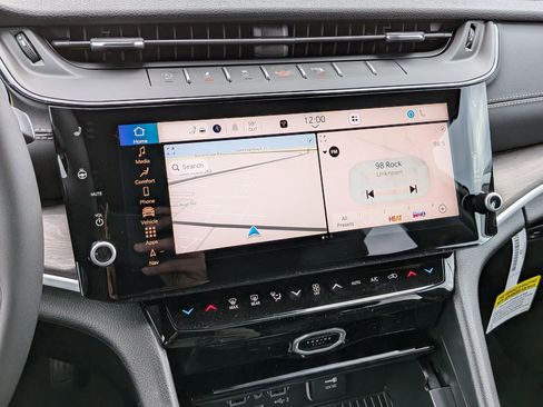 New 2026 Jeep Grand Cherokee Altitude image 12