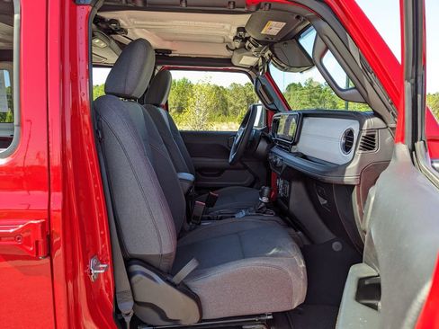 Certified 2025 Jeep Wrangler Unlimited Sahara AWD/4WD image 50