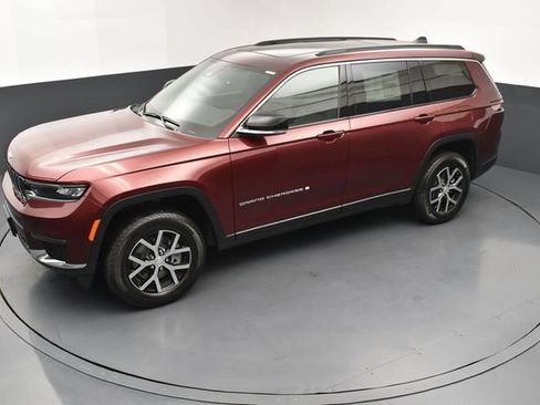 Used 2025 Jeep Grand Cherokee L Limited w/ Trailer Tow Package AWD/4WD image 15