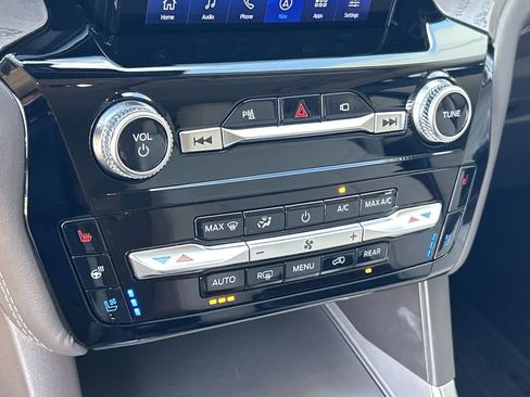 Used 2022 Ford Explorer Platinum w/ Technology Package image 24