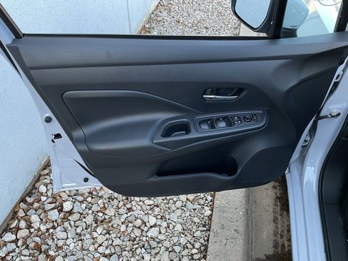 Used 2025 Nissan Versa SV image 13