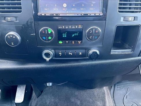 Used 2011 Chevrolet Silverado 2500 LT w/ Interior Plus Package AWD/4WD image 17