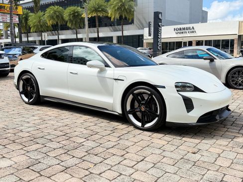 Used 2020 Porsche Taycan Turbo S image 10