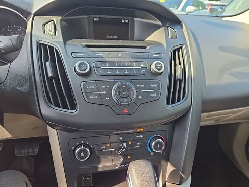 Used 2017 Ford Focus SE FWD image 11
