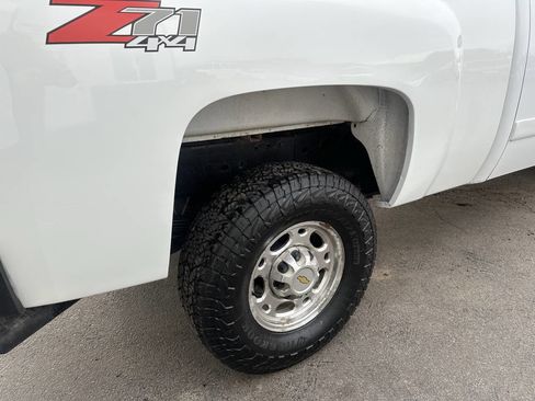 Used 2008 Chevrolet Silverado 2500 LT w/ Suspension Package, Off-Road image 8