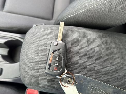 Used 2025 Toyota Corolla LE FWD image 25
