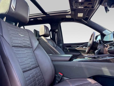 Used 2024 Cadillac Escalade ESV Premium Luxury Platinum image 12