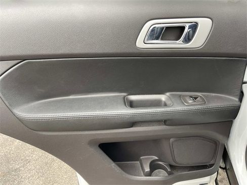Used 2015 Ford Explorer XLT w/ Equipment Group 202A image 19