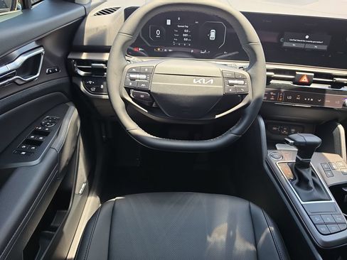 New 2026 Kia Sportage SX FWD image 14