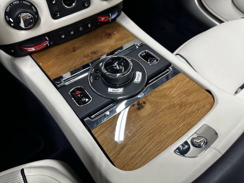 Used 2020 Rolls-Royce Dawn image 35