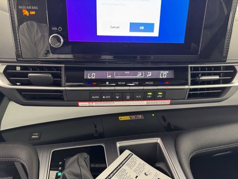 New 2026 Toyota Sienna LE FWD image 3