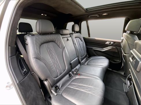 Used 2022 BMW X7 xDrive40i w/ M Sport Package AWD/4WD image 19