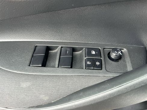 Used 2020 Toyota Corolla LE image 17