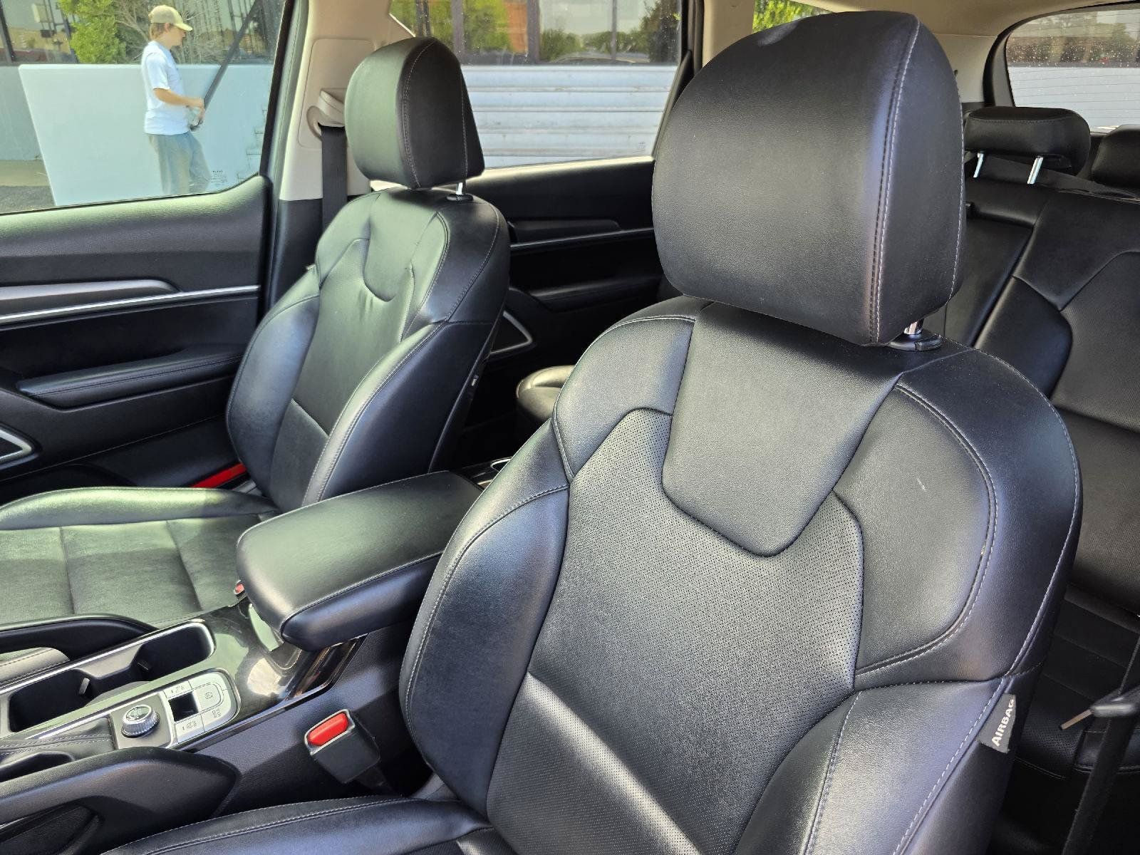 Used 2022 Kia Telluride LX FWD image 40