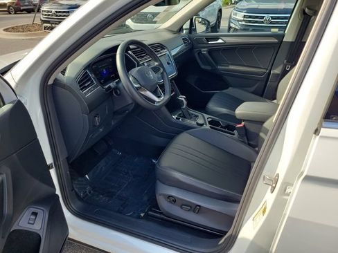 Used 2024 Volkswagen Tiguan SE AWD/4WD image 18