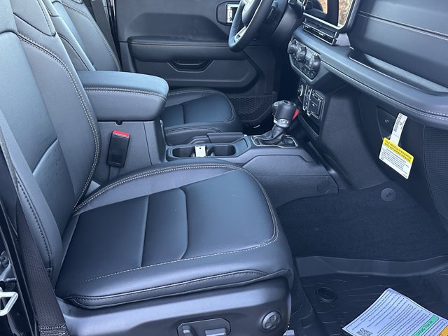 New 2026 Jeep Wrangler Unlimited Sahara AWD/4WD image 13