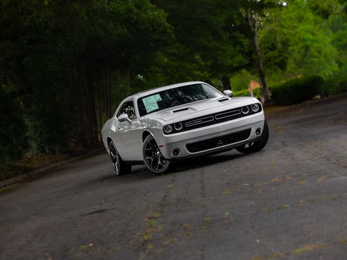 Used 2018 Dodge Challenger SXT Plus RWD image 21