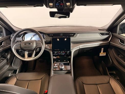 New 2025 Jeep Grand Cherokee L Limited w/ Luxury Tech Group II AWD/4WD image 20