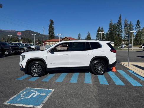 Used 2025 GMC Acadia Elevation image 4