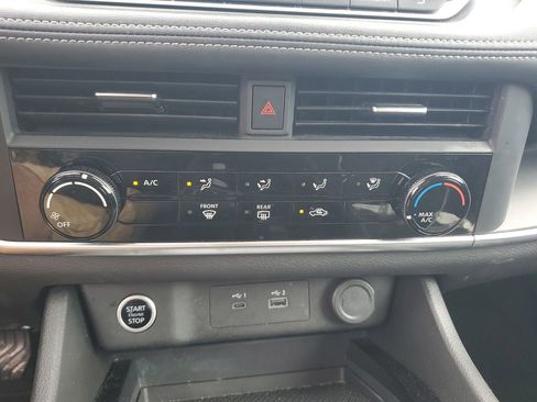 Used 2023 Nissan Rogue S image 23