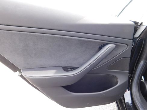 Used 2018 Tesla Model 3 Long Range RWD image 7