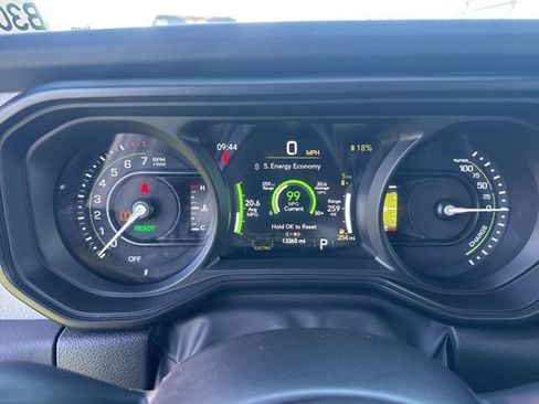 Used 2025 Jeep Wrangler Unlimited Sahara image 9