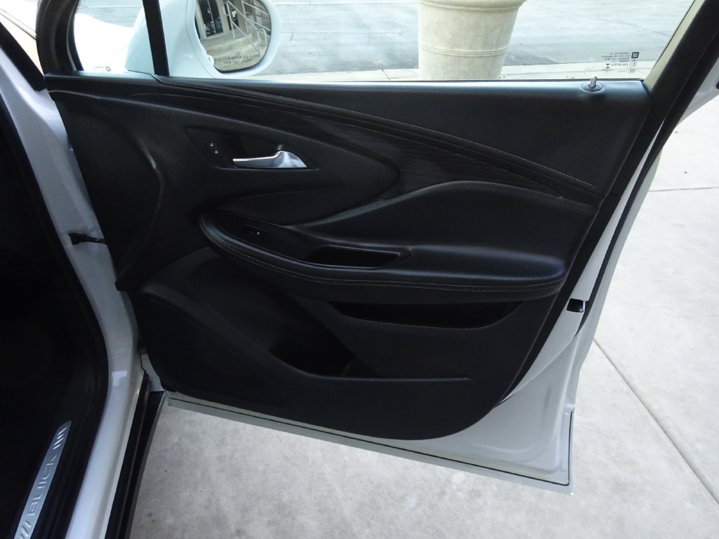 Certified 2017 Buick Envision Essence FWD image 28