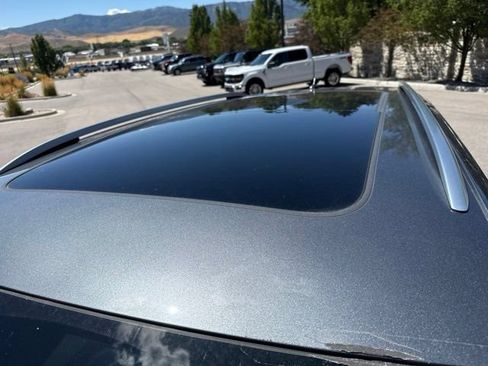 Used 2023 Volkswagen Tiguan SE w/ Panoramic Sunroof Package FWD image 17