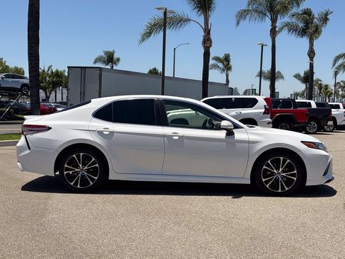 Certified 2018 Toyota Camry SE w/ Moonroof Package FWD image 45