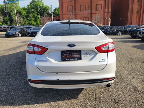 Used 2016 Ford Fusion SE w/ Equipment Group 202A FWD image 5