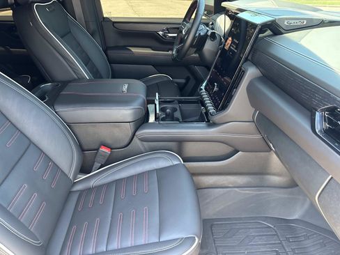 Used 2026 GMC Yukon AT4 Ultimate w/ LPO, Floor Liner Package AWD/4WD image 34