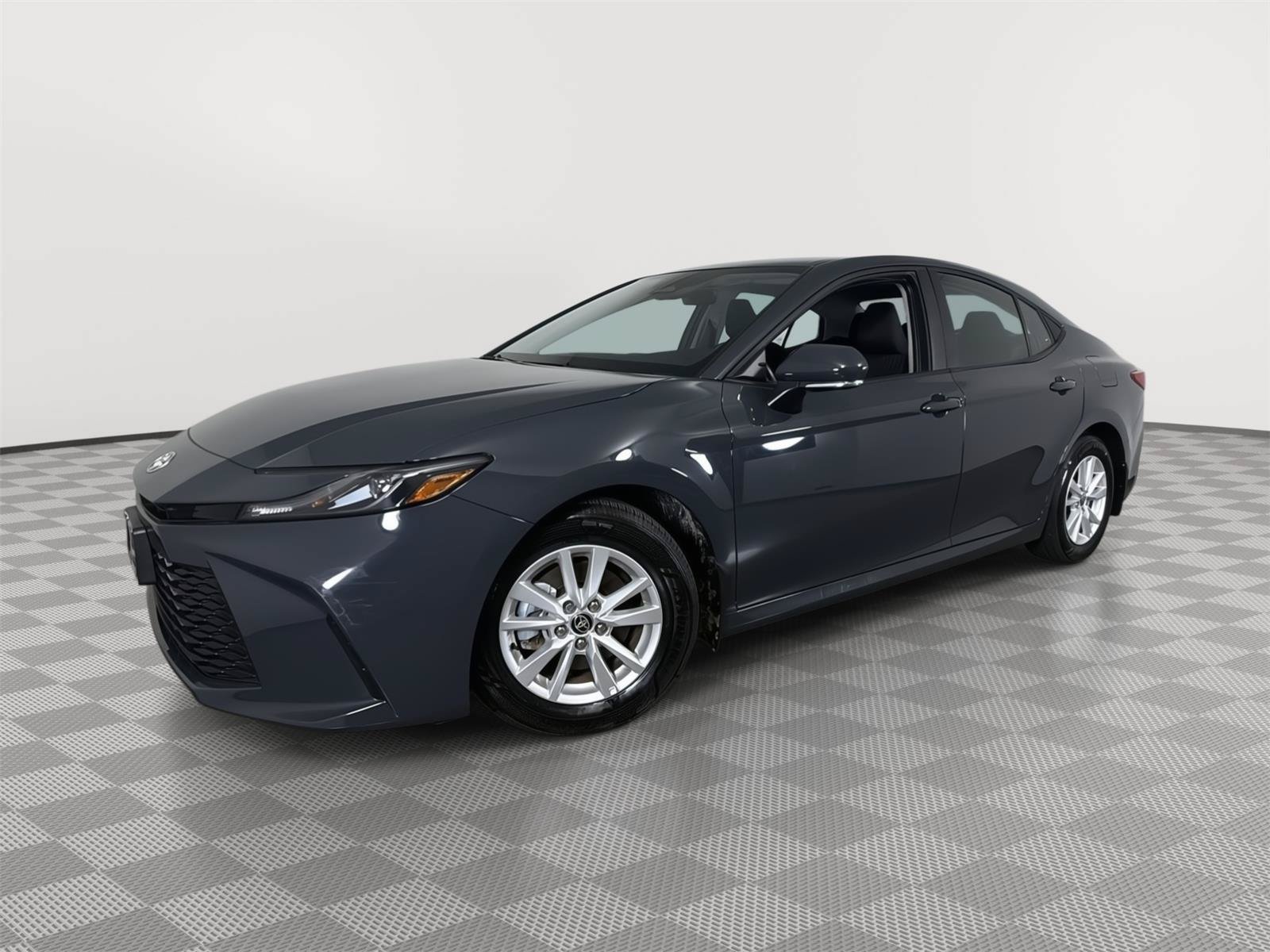Used 2025 Toyota Camry LE w/ Convenience Package FWD image 1