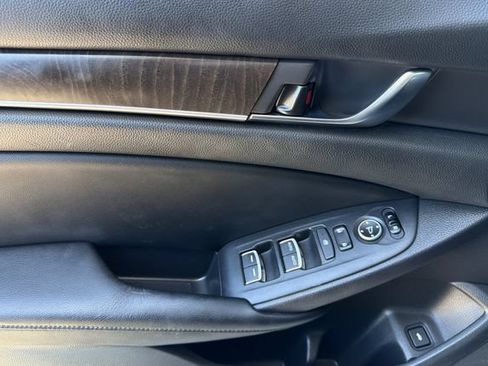 Certified 2018 Honda Accord EX image 12