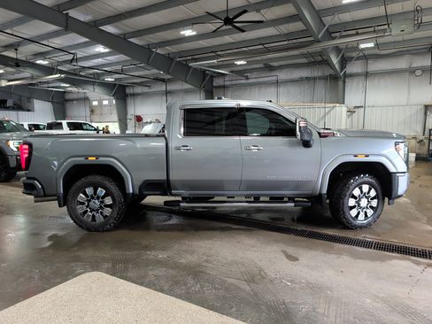Used 2024 GMC Sierra 2500 Denali w/ Denali Reserve Package AWD/4WD image 2