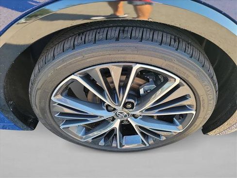 Used 2024 Toyota Prius Limited w/ Limited Premium Package image 10