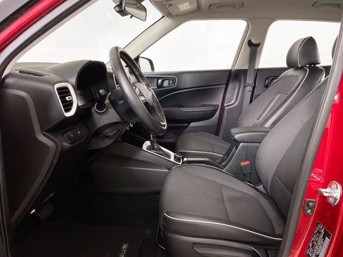 Used 2025 Hyundai Venue Limited FWD image 5