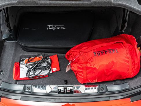 Used 2013 Ferrari California image 19