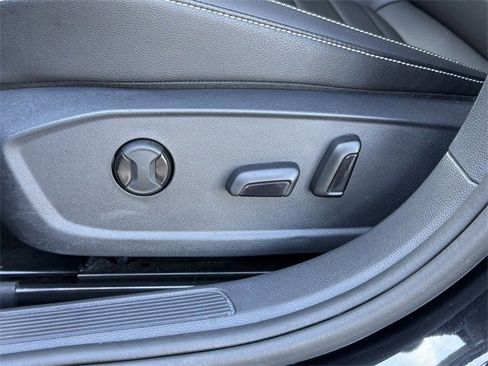 Certified 2024 Volkswagen Jetta SE w/ Panoramic Sunroof Package image 24