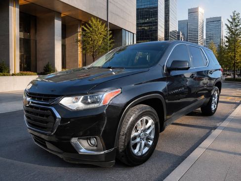 Used 2018 Chevrolet Traverse LS FWD image 1