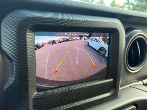 Used 2022 Jeep Wrangler Sport AWD/4WD image 24